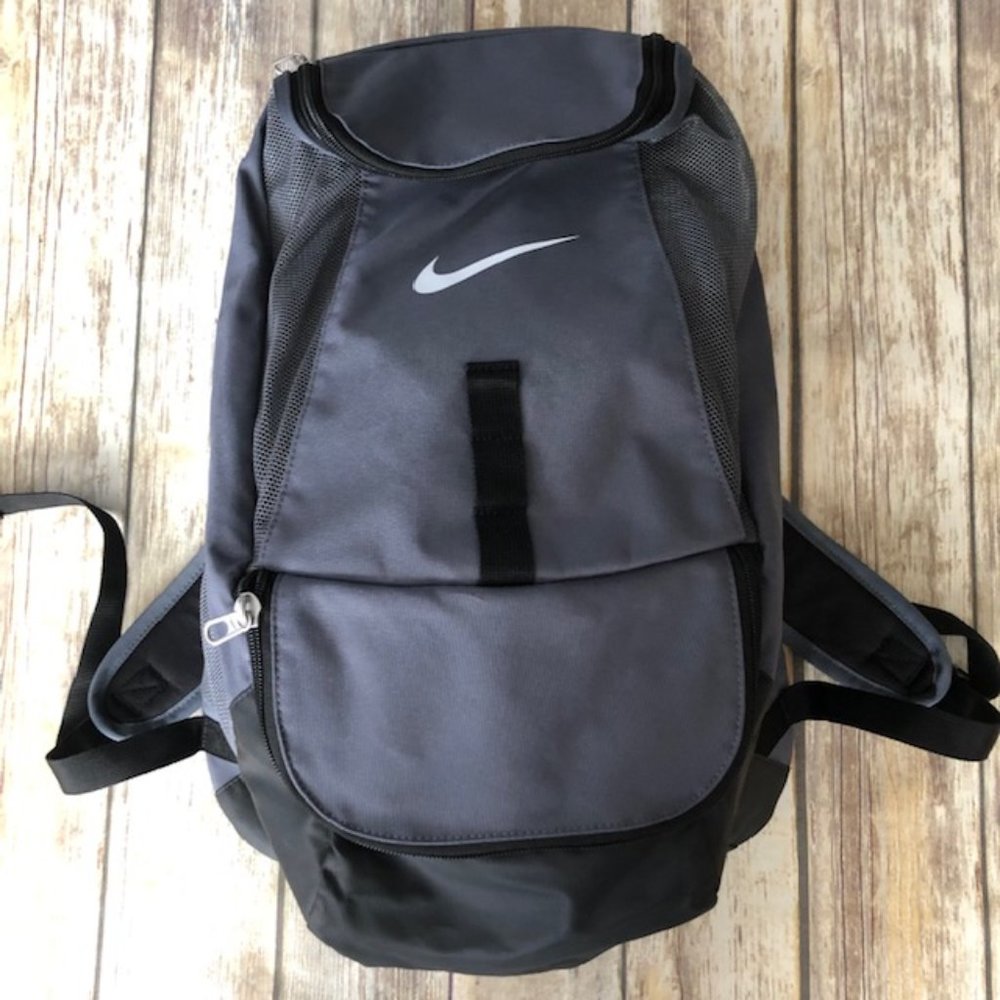NIKE CLUB TEAM SWOOSH GREY BACKPACK